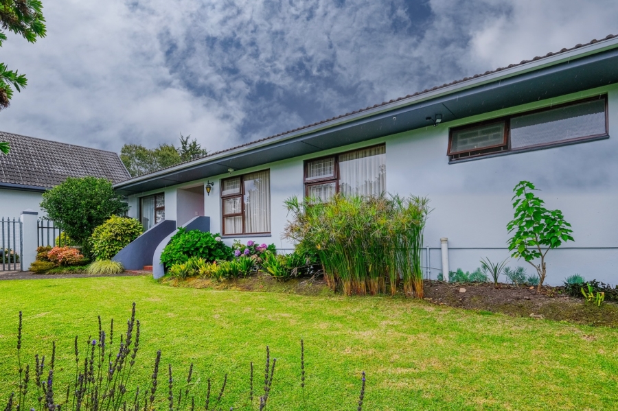 3 Bedroom Property for Sale in Heatherlands Western Cape